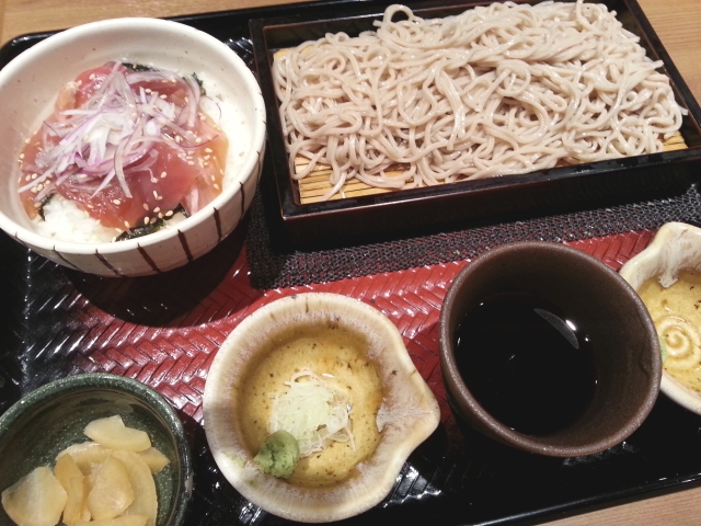 大戸屋：ミニまぐろ丼とせいろそばセット