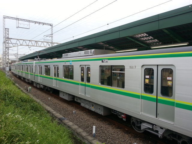 珍しい千代田線車両＠鶴川駅