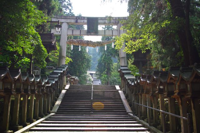 宝山寺・一の鳥居