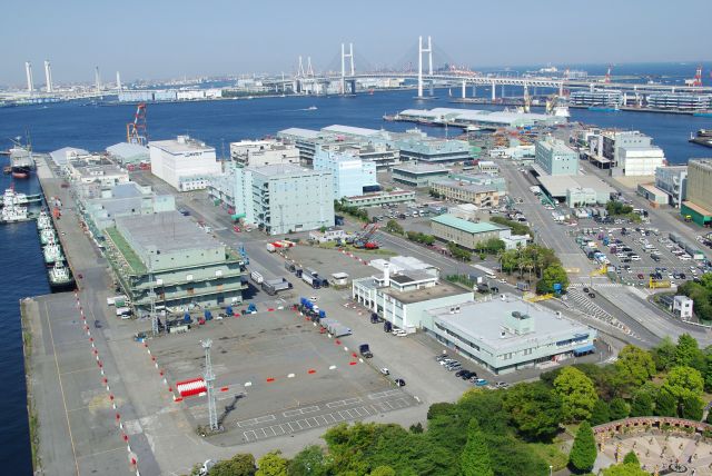 横浜マリンタワー