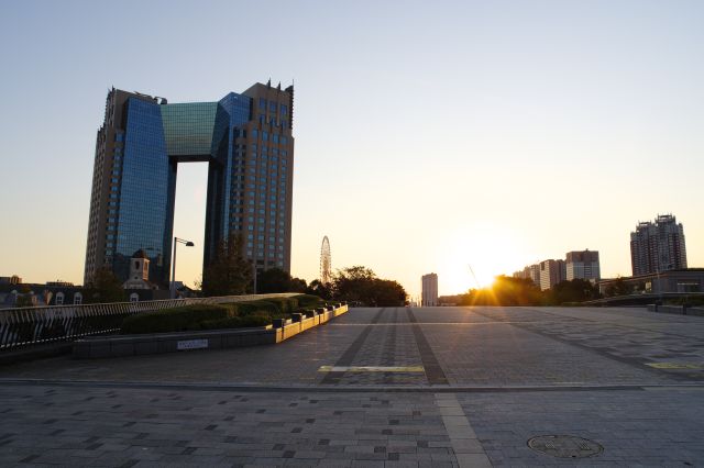 二人セゾンのロケ地、つどい橋の夕景