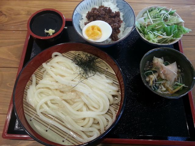 大和製麺の肉みそ丼セット