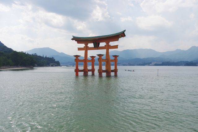 厳島神社の大鳥居の撮影スポット