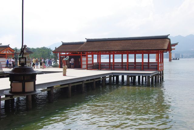 厳島神社・海に落ちないように要注意