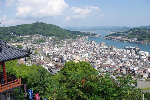 千光寺・くさり山の途中からの開放的な風景