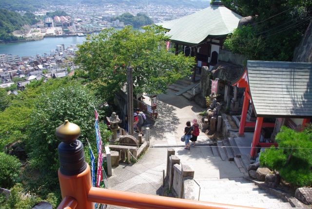 千光寺・斜面にある境内