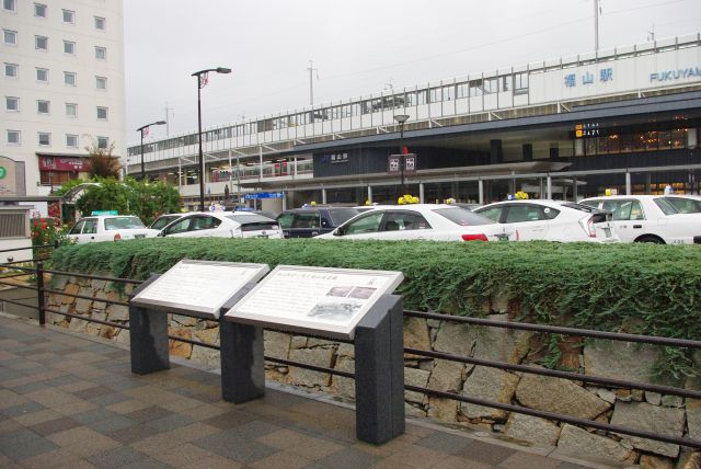 福山駅前の石垣