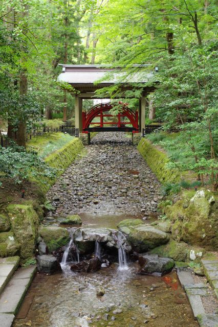 弥彦神社