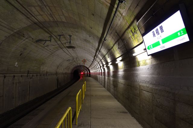 湯檜曽駅下りホーム