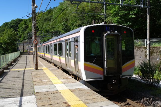 湯檜曽駅上りホーム