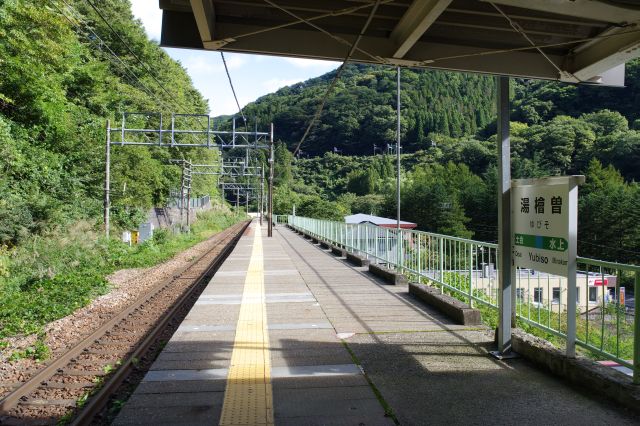 湯檜曽駅上りホーム