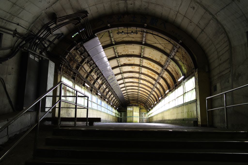 土合駅下りホームの階段