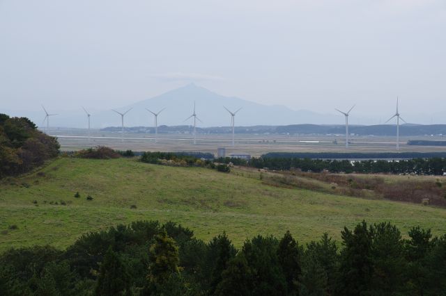 十三湖高原の展望台・岩木山