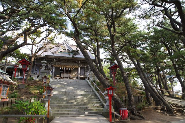 高山稲荷神社・拝殿