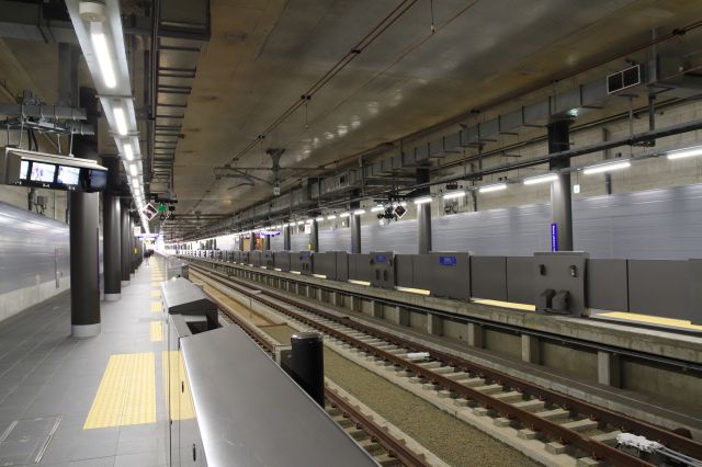 羽沢横浜国大駅構内