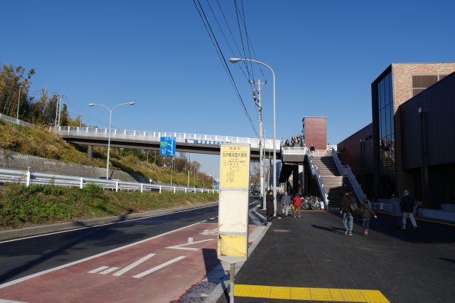 羽沢横浜国大駅前の環状二号線