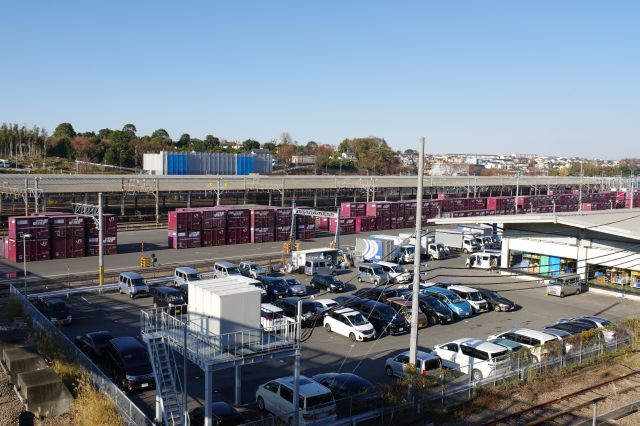 JR貨物横浜羽沢駅のコンテナ群