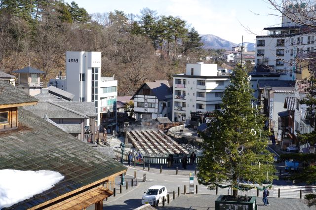 光泉寺から見た湯畑