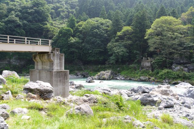 分断された御岳小橋