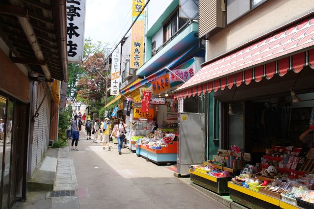 神社前の商店街