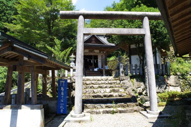 大嶽神社前