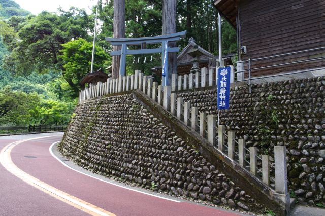 九頭龍神社前