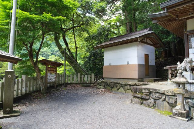 九頭龍神社境内