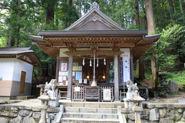 九頭龍神社拝殿