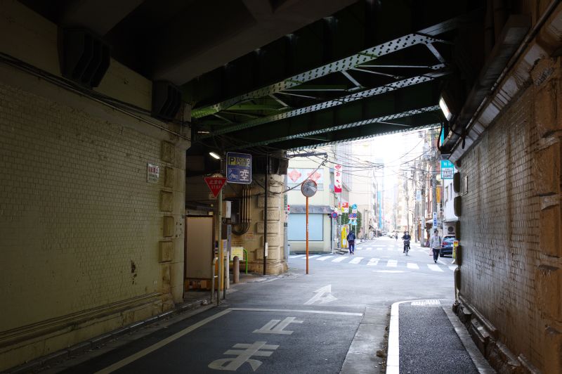 新橋駅ガード下