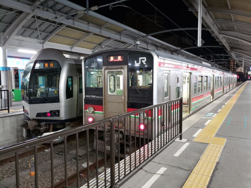 夜の高松駅