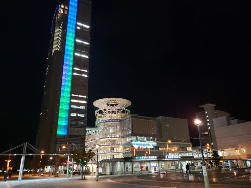 夜の高松駅