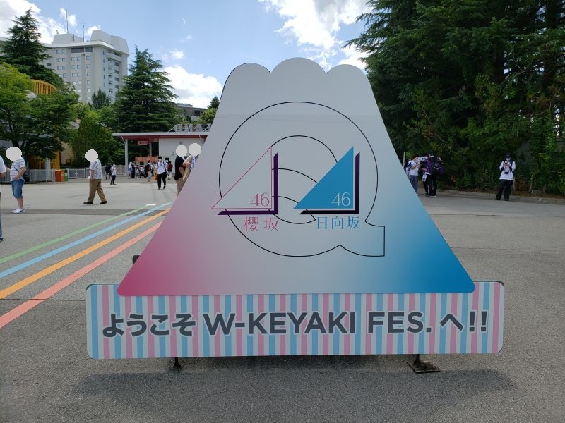 富士山型パネル・櫻坂46と日向坂46のロゴ