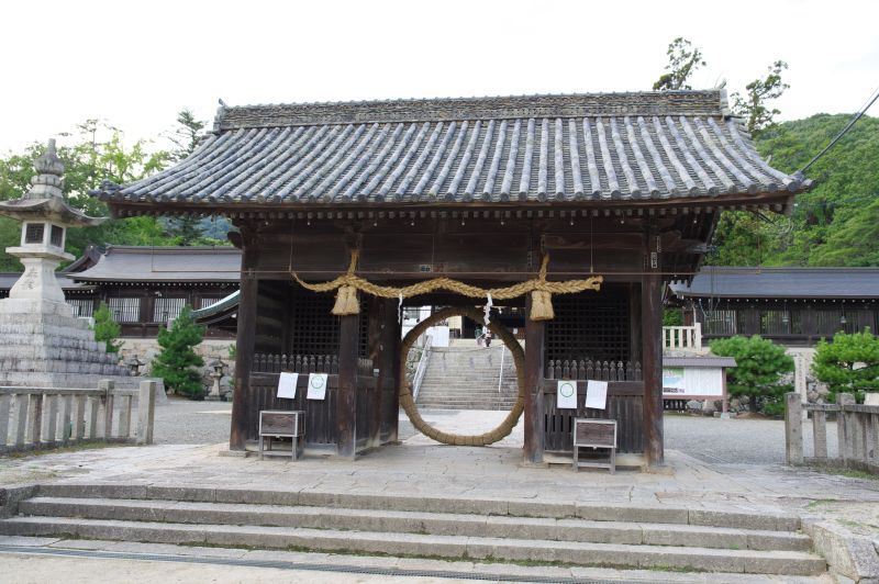 吉備津彦神社・随神門