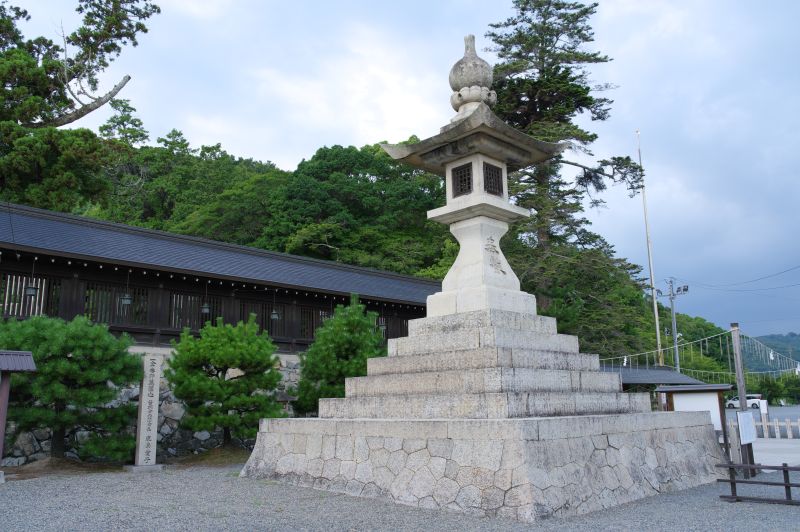 吉備津彦神社・大燈籠