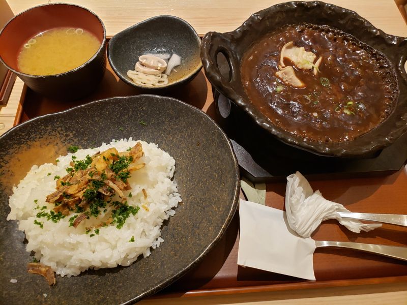 岡山駅・ステーキの店吉備、牛ホルモン土鍋カレー定食