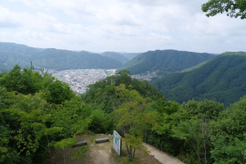 備中松山城・途中の石垣の上からの眺望