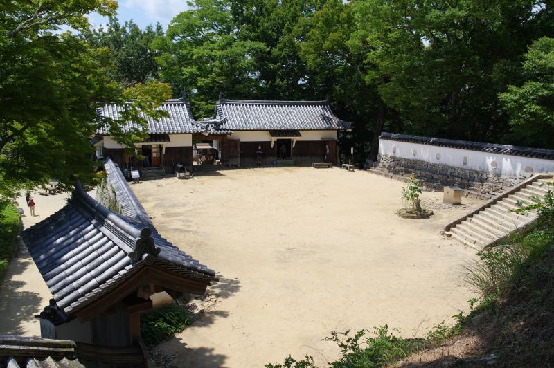 備中松山城・天守・本丸広場