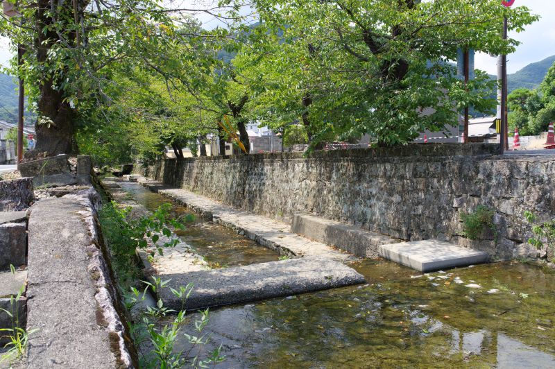 備中高梁・紺屋川通り・川へ降りる