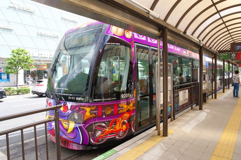 岡山駅東口・岡電・岡山駅前・車両