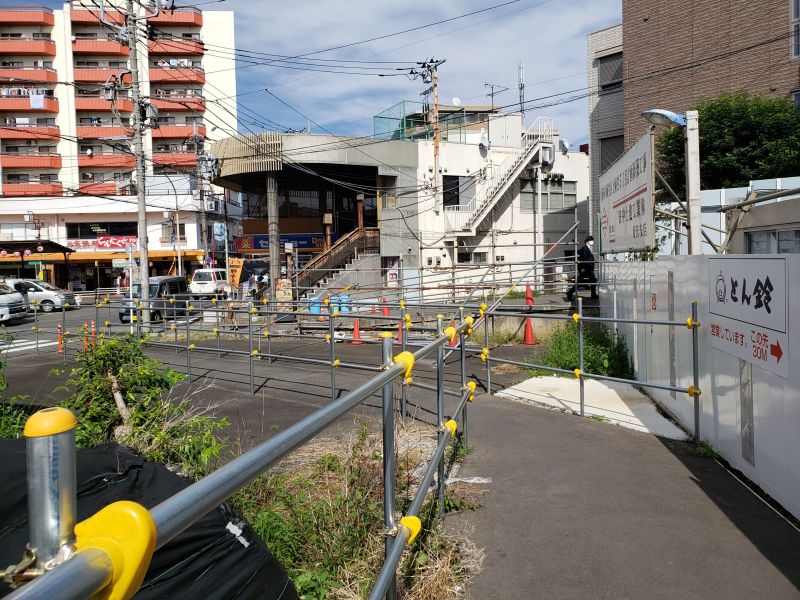 柿生駅南口前・仮通路