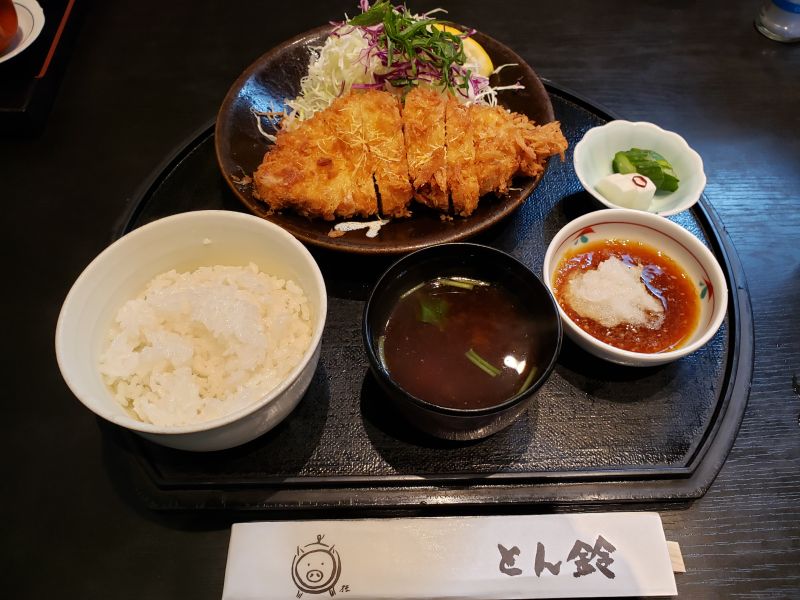 柿生駅南口前・ロースかつ定食