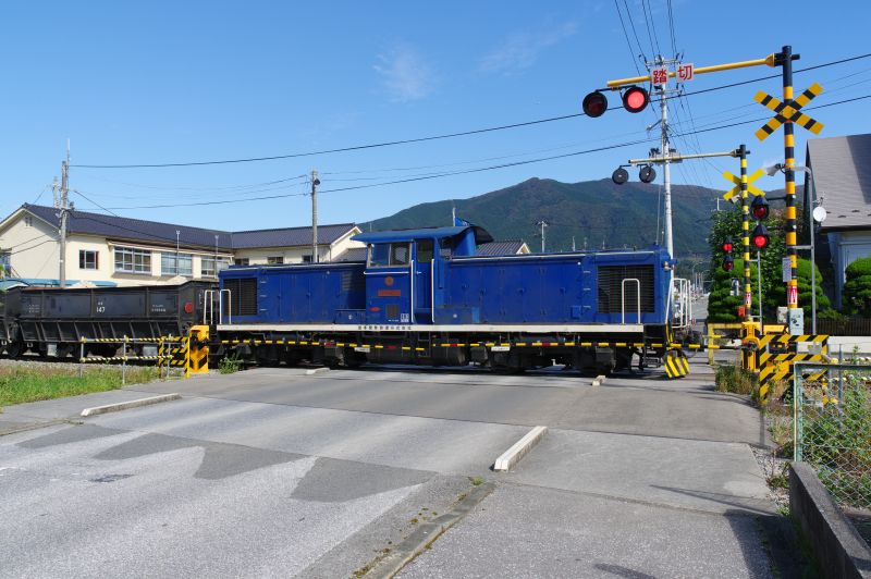 盛駅北側の踏切