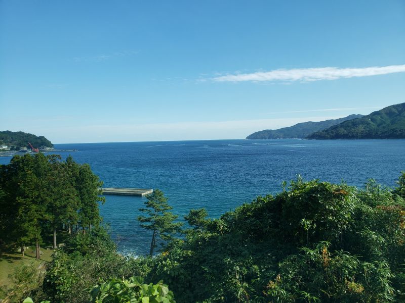 吉浜駅付近の海