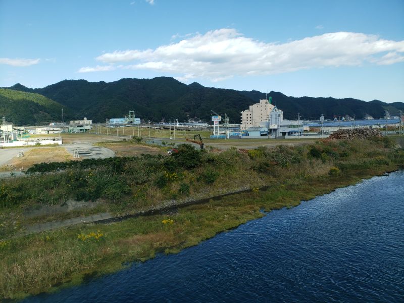 釜石駅手前の海沿い