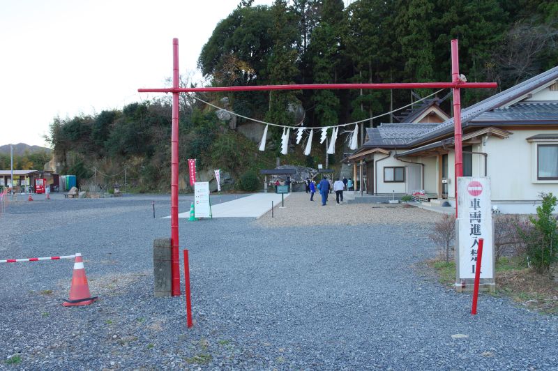 釣石神社