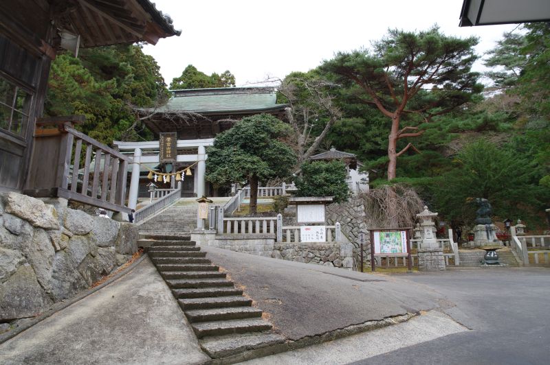 金華山黄金山神社へ