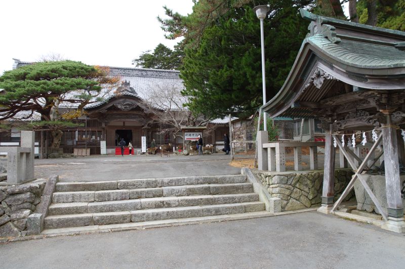 金華山黄金山神社