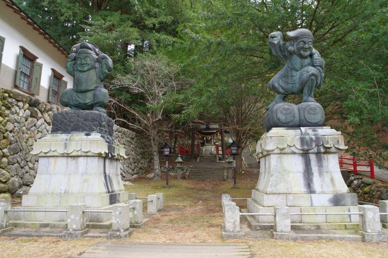 金華山黄金山神社から下山