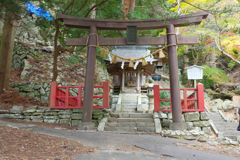 金華山黄金山神社から下山