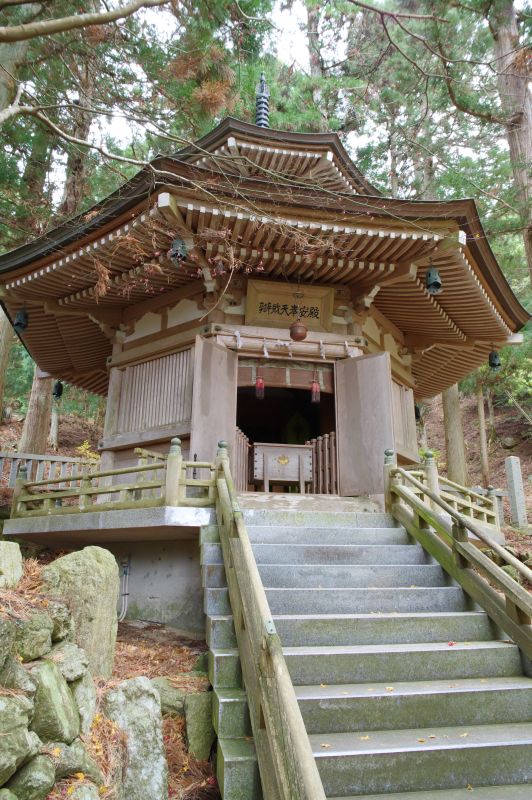 金華山黄金山神社から下山